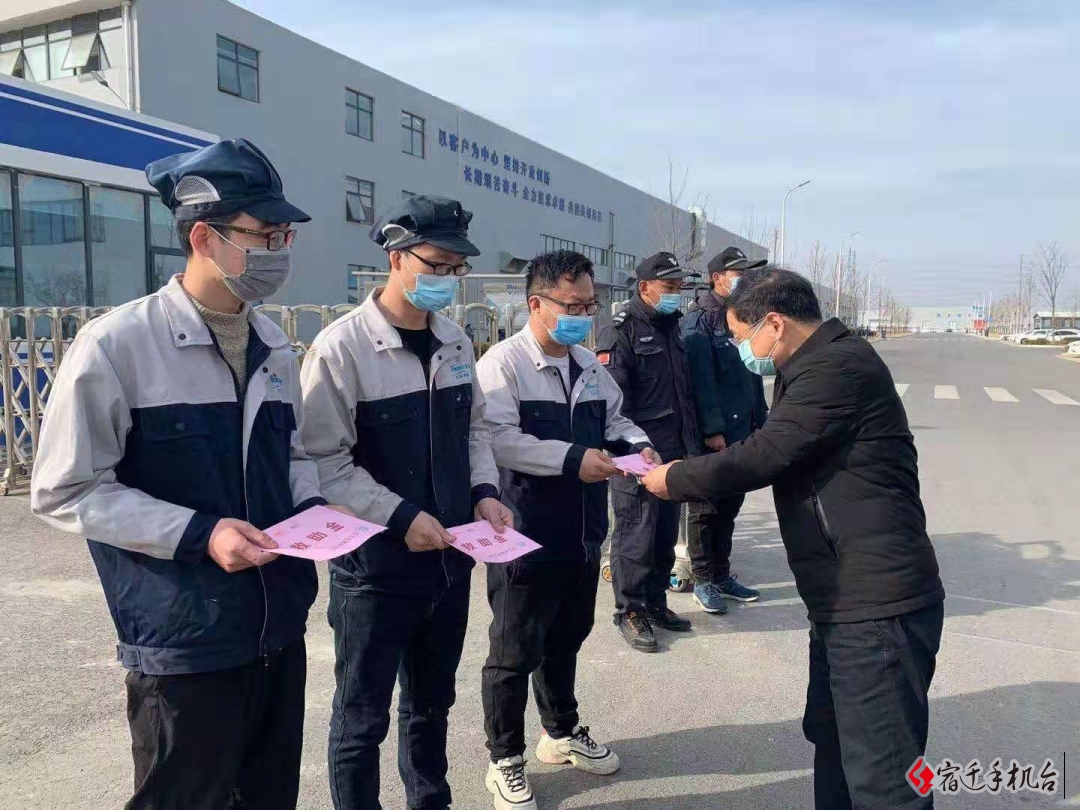 "慈行西楚,善助员工 " 市慈善总会为城区26名困难职工发放救助金