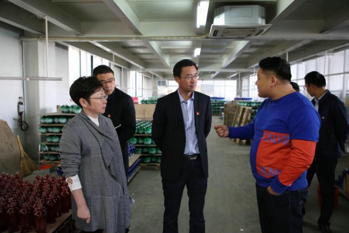 不打招呼不设路线 张联东带队开展“不忘初心、牢记使命”主题教育调研活动