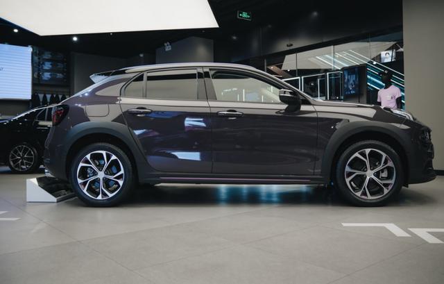偶遇领克02 PHEV，直接就修成正果了，Ta究竟有何魅力？