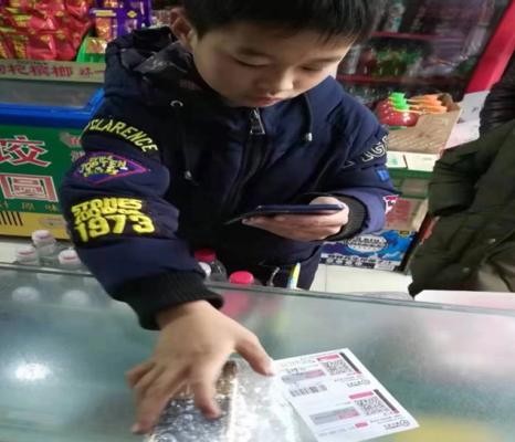 【得味视频】一份特殊的快递 10岁小学生捡到手机 费尽周折巧还失主