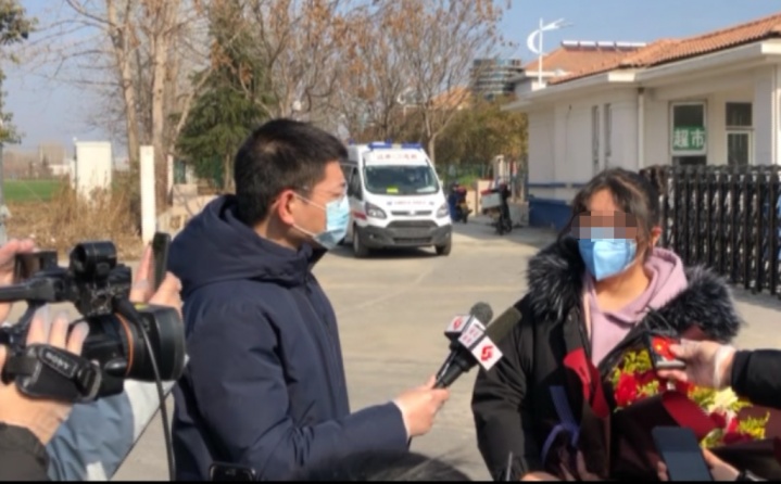 【视频】“谢谢你们，辛苦了”！宿迁17岁首例确诊患者出院，流泪道别医生！