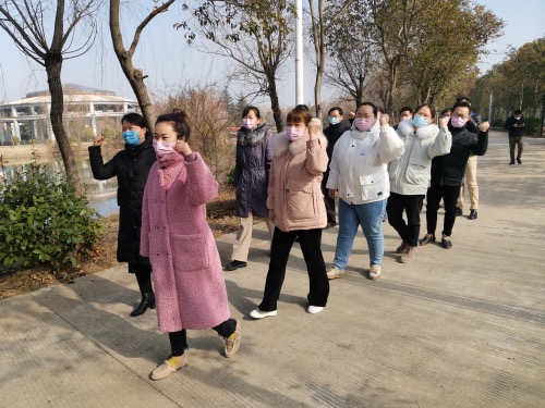 【视频】宿迁首批14名“疫”线医护人员解除隔离：刚出隔离区 再交请战书！