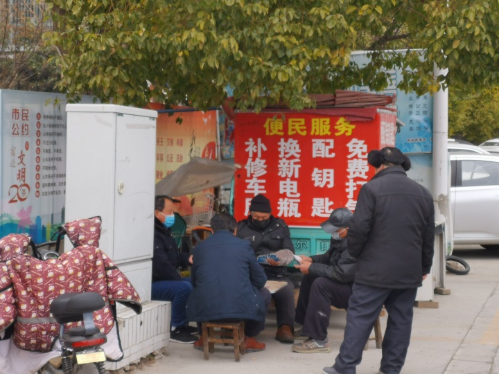 天气虽暖疫情在 严防严控不可松