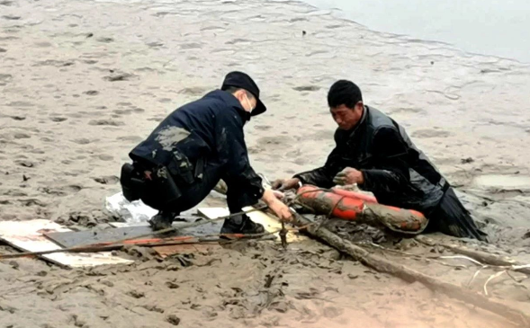 【得味视频】这位民警“警容不整” 原因令人感动