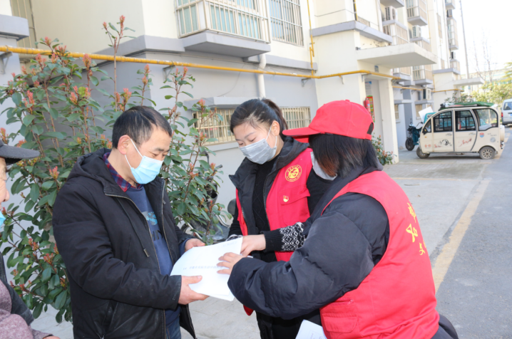 践行雷锋精神，古楚街道各社区党员志愿者助力社区战“疫”