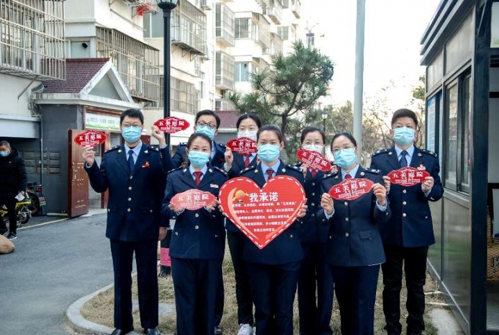  泗洪县税务局组织开展“学雷锋纪念日”集中志愿服务活动