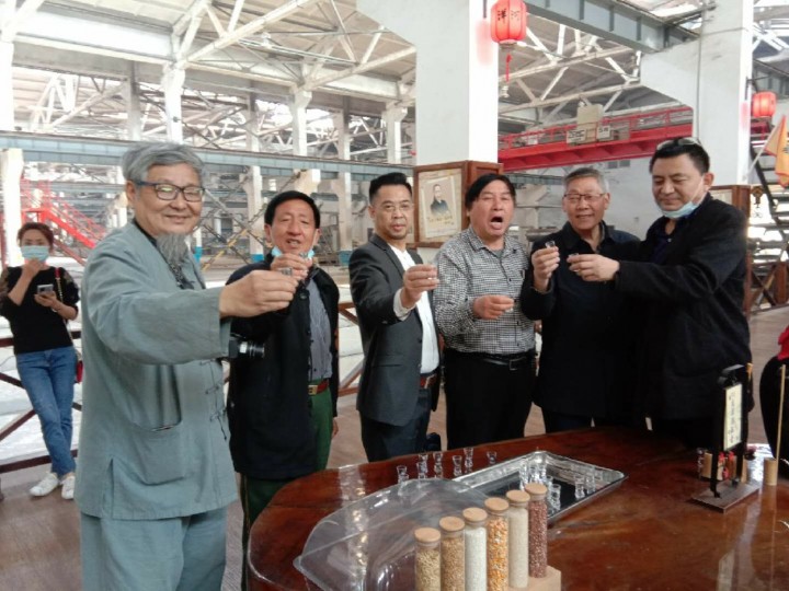 诗酒田园 魅力洋河：中国诗歌春晚众多诗人来洋河采风