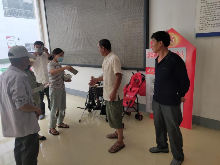 情系退役军人  义诊传递温暖