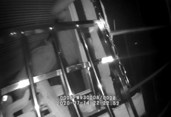【得味视频】女子开煤气轻生 民警五分钟破窗救人