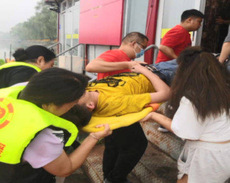 【得味视频】清晨 一对男女坠入古黄河