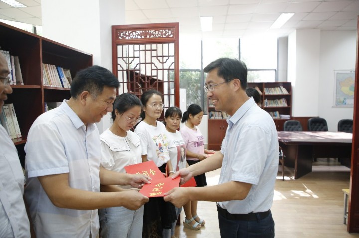 张联东 陈恒看望慰问一线教师
