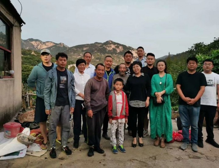 跨越山丘温暖你丨山中偶遇，宿迁艺术家沂蒙山献爱心！