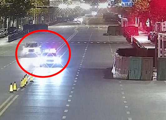 【得味视频】老人凌晨突发心脏病 警车护送2分钟急速救援