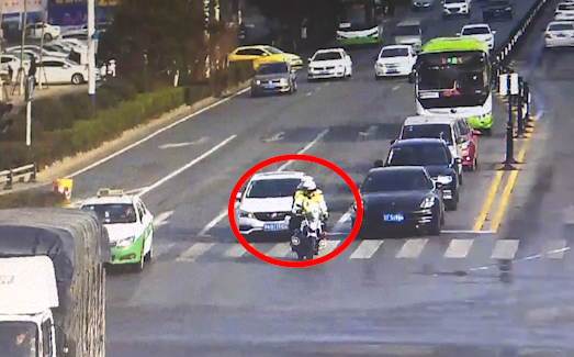 【得味视频】女子手指被绞断 警摩“全程绿波”疾速送医