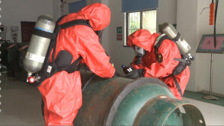 新源水务开展液氯泄漏应急救援演练