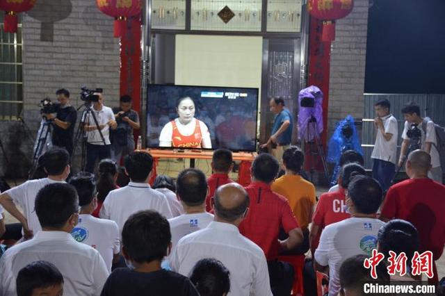 “95后”湘妹子廖秋云首战奥运举重摘银 母亲：加油，你很棒