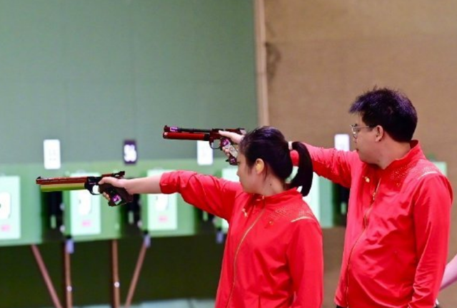 中国队第7金！射击四朝元老搭档00后夺冠，个人第二枚奥运金牌