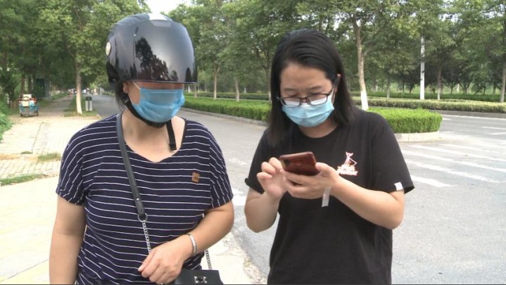 杨艳：轻伤不下火线女支书