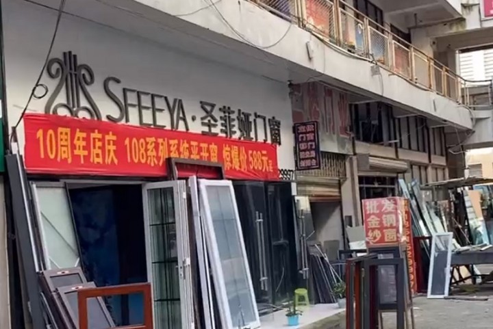 【我的消费我做主】定制房门有裂缝，一年无人管