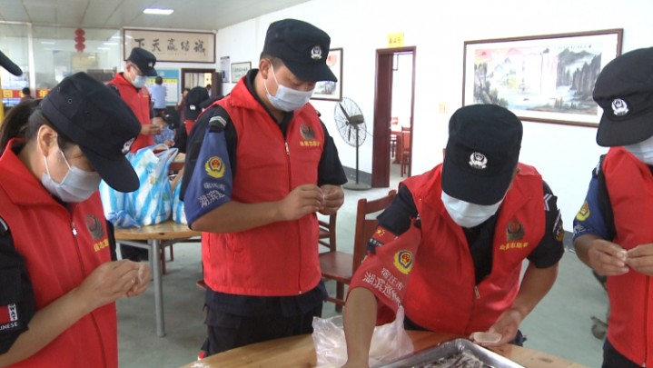 关爱老人送温暖 志愿服务暖人心