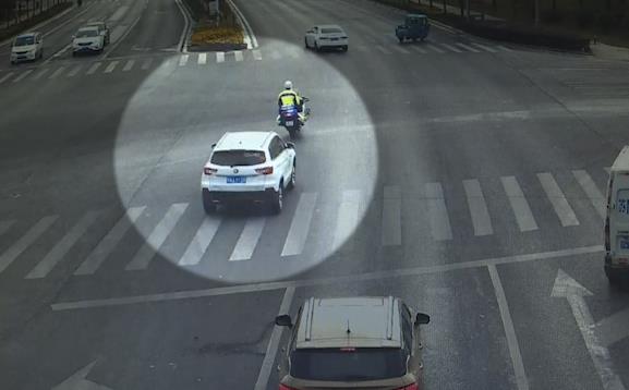 【得味视频】男子五指被切急需跨市就医 铁骑开道9分钟送上高速