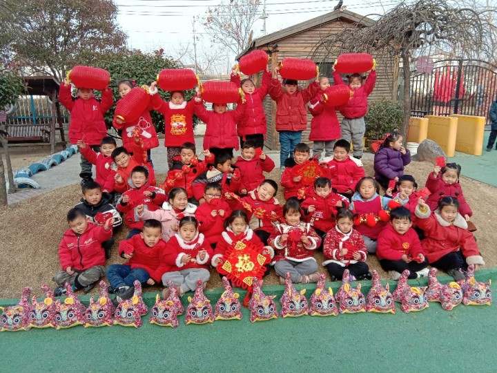 小太阳幼教集团：萌娃送祝福 虎年团团圆
