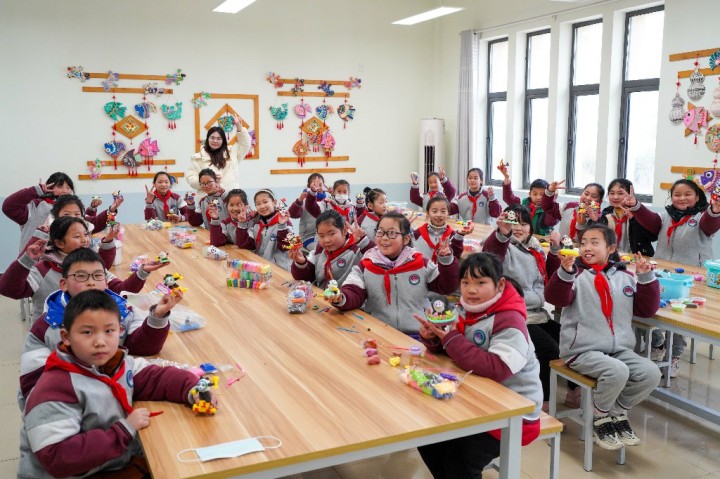 心怀感恩：洋河新区中欧133王园希望小学学生制作“冰墩墩” 送给温暖的你