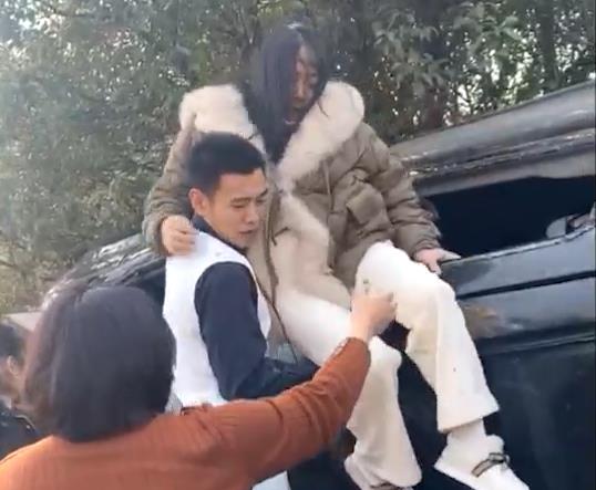 【得味视频】路遇车祸现场 宿迁籍休假武警战士砸窗连救9人！