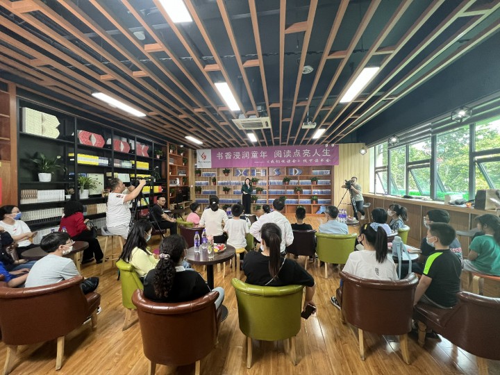 书香浸润童年 阅读点亮人生《我们悦读会》与小读者们共庆六一