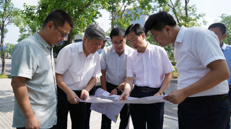 冯如意调研城乡建设工作时强调：精准定位 做出特色 推动洋河新区经济社会发展迈上新台阶