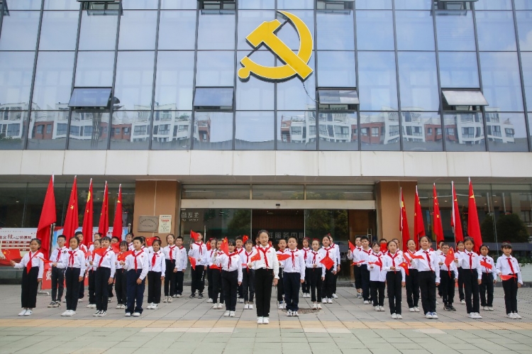 “国庆吃面 国泰民安”洋河新区乡村复兴少年宫里祝福浓