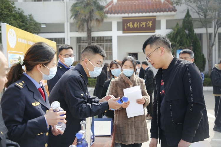 洋河新区举办“3.15”国际消费者权益日暨洋河新区诚信联盟“万里行”主题宣传活动