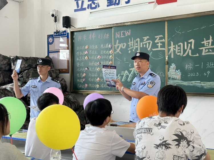 开学第一课：警企联动反诈宣传进校园