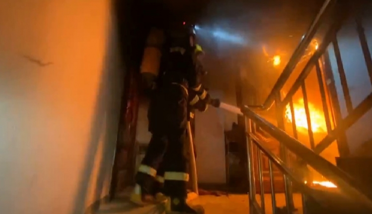 凌晨四点一家三口被困火海  洋河消防“教科书”式指导自救