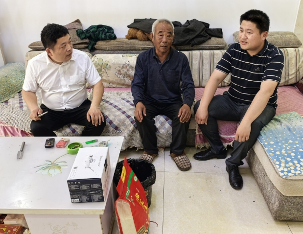 晓店街道：“四访四送”常态化 真心关爱暖兵心