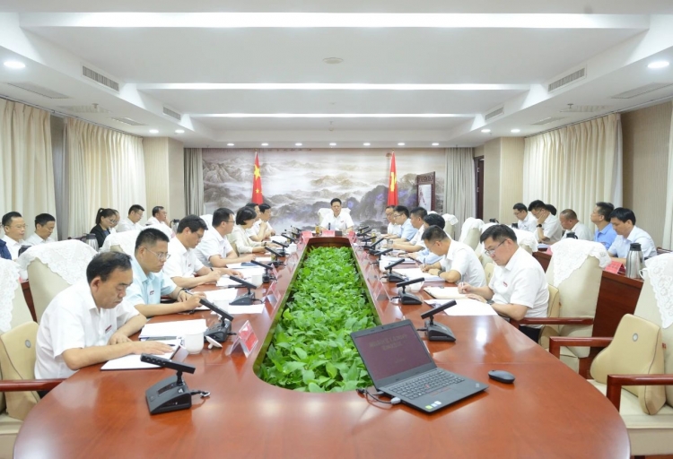 张先彦在区党工委会议上强调：深入贯彻落实市委六届八次全会精神，统筹推动各项重点工作，努力为全省全市大局多作湖滨贡献！
