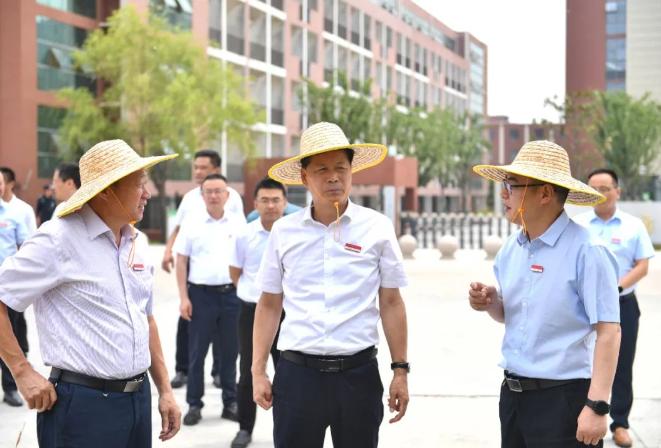 张先彦现场调度重点工程时强调：优化学校周边交通环境，推进重点项目建设，努力在湖滨这片热土共创美好未来！