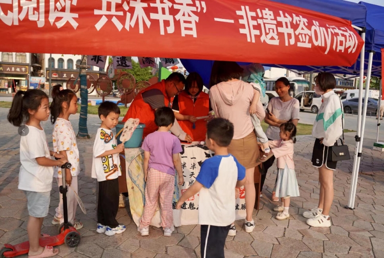 皂河镇“全民阅读 共沐书香”非遗书签 DIY 活动圆满落