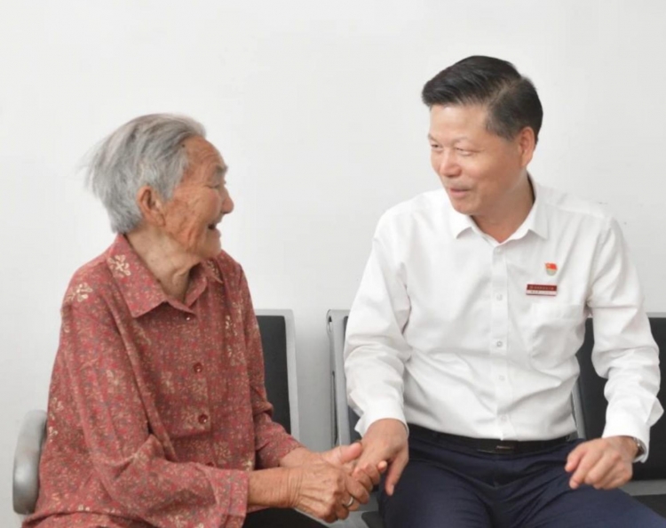 张先彦开展“七一”走访慰问活动