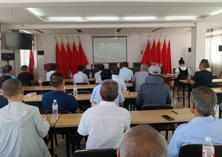 马楼社区举办红色主题观影活动