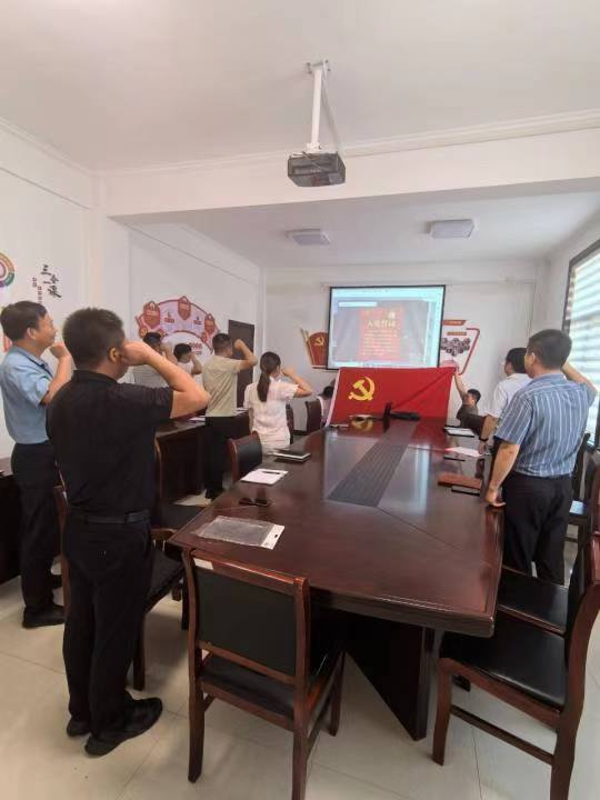 洋河新区富洋资产党支部组织开展迎“八一”党建学习暨慰问退役军人职工活动