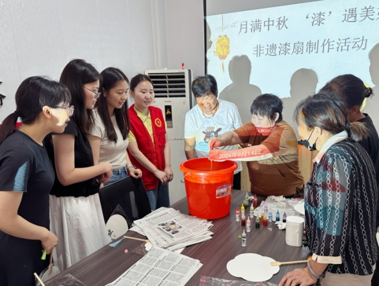马楼社区举办漆扇制作活动