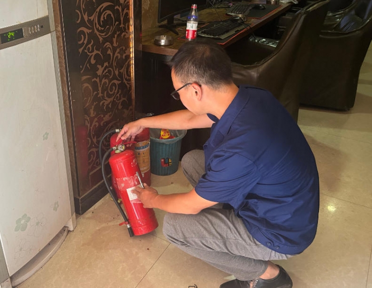 祥和社区开展节前安全隐患大检查