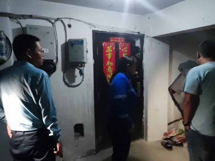 祥和社区：开展电动车隐患夜查行动