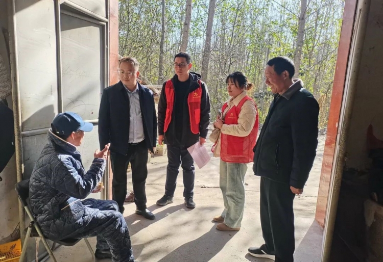 医保缴纳我帮您 上门服务暖人心