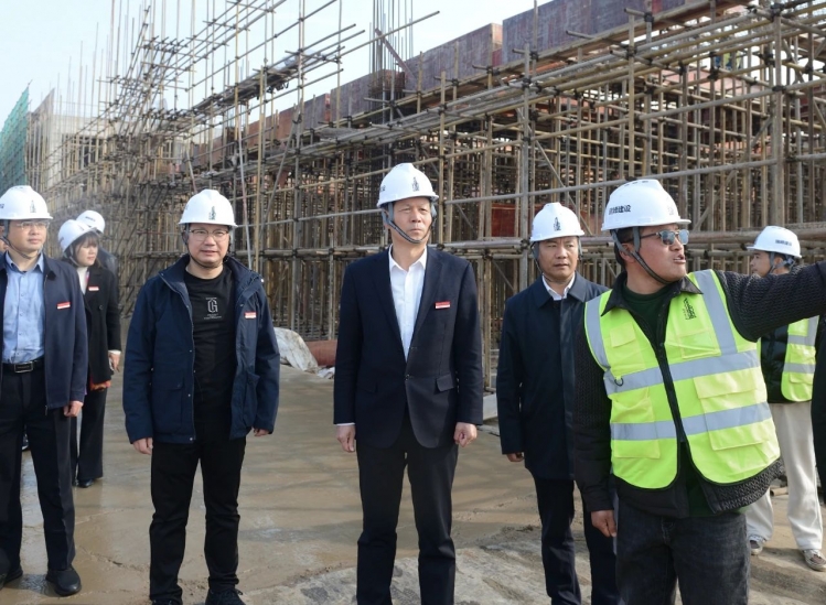 张先彦在全区重大产业项目建设现场推进会上强调：要铆足干劲拼进度、争分夺秒抢工期、规范施工促质量，以高质量项目建设推动高质量发展！