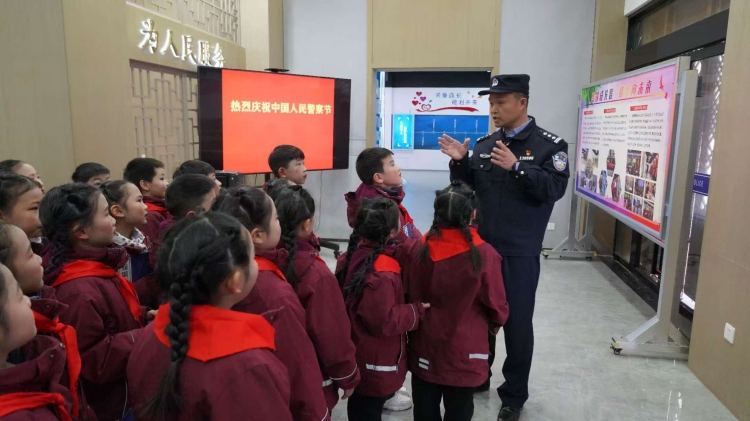 小学生探秘“警营”！“小体验”感受“大责任”