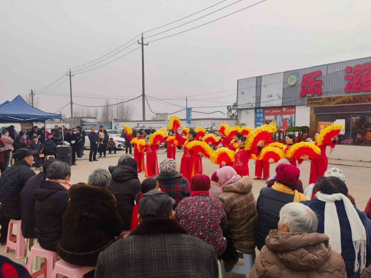 黄庄村：“玉龙辞旧岁，金蛇舞新春”年货大集开市活动