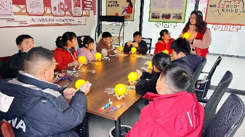 新南园社区开展“书中有一人 照亮智慧路”全民阅读春风行动
