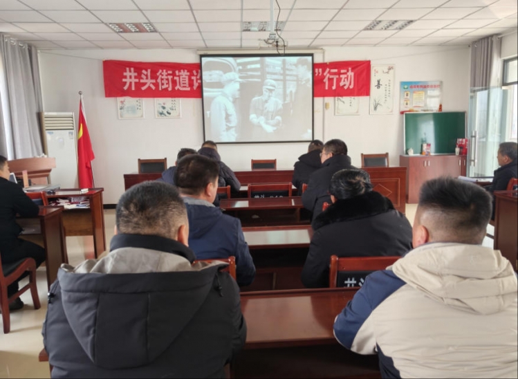 许庄村举办“传承雷锋精神”主题观影活动